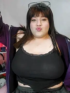 Snapshot of ItsNaiixa chatting on October 11, 2025, 10:44 pm ItsNaiixa online show from October 11, 2025, 10:44 pm