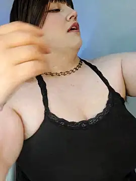 Snapshot of ItsNaiixa chatting on December 5, 2025, 9:23 pm ItsNaiixa online show from December 5, 2025, 9:23 pm