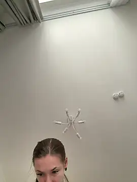 KateRedgar online show from March 18, 2026, 1:57 pm