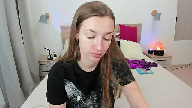 KateRedgar online show from February 24, 2026, 3:02 pm