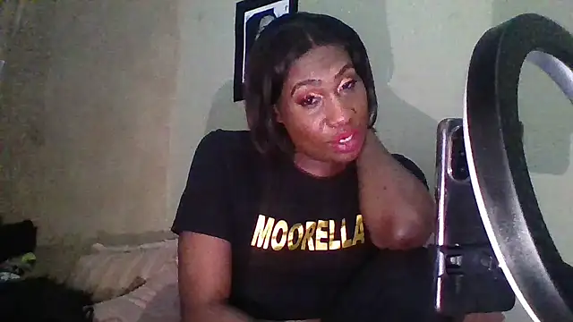 Snapshot of Moorella1 chatting on September 25, 2025, 11:27 am Moorella1 online show from September 25, 2025, 11:27 am