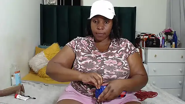 Snapshot of GaggingQueenxx chatting on January 5, 2026, 5:49 pm GaggingQueenxx online show from January 5, 2026, 5:49 pm