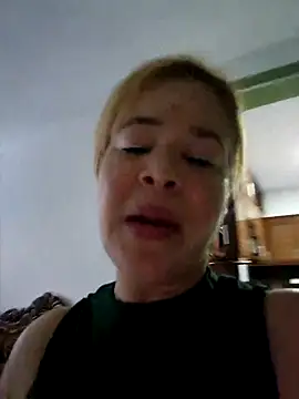 lamorbosa37 online show from March 12, 2025, 6:11 pm