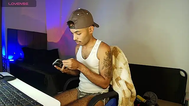Snapshot of colinbrown chatting on April 18, 2026, 12:24 am colinbrown online show from April 18, 2026, 12:24 am