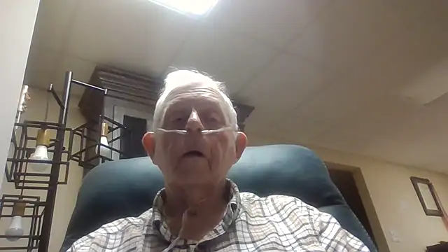 Snapshot of bootlegmanz chatting on October 31, 2025, 5:31 pm bootlegmanz online show from October 31, 2025, 5:31 pm