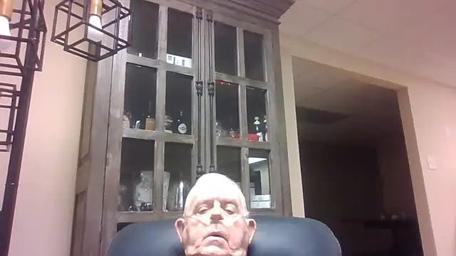 Snapshot of bootlegmanz chatting on November 1, 2025, 2:44 pm bootlegmanz online show from November 1, 2025, 2:44 pm