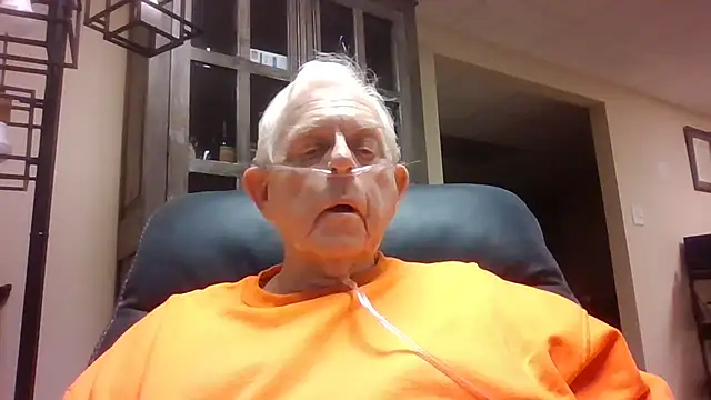 Snapshot of bootlegmanz chatting on December 4, 2025, 2:27 pm bootlegmanz online show from December 4, 2025, 2:27 pm