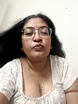 Snapshot of LAVERNIYA_ chatting on September 19, 2025, 3:32 am LAVERNIYA  online show from September 19, 2025, 3:32 am