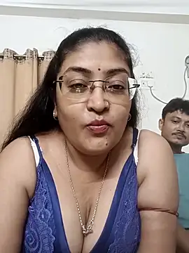 Snapshot of LAVERNIYA_ chatting on September 19, 2025, 7:18 pm LAVERNIYA  online show from September 19, 2025, 7:18 pm