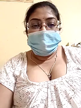 Snapshot of LAVERNIYA_ chatting on March 5, 2025, 3:07 pm LAVERNIYA  online show from March 5, 2025, 3:07 pm