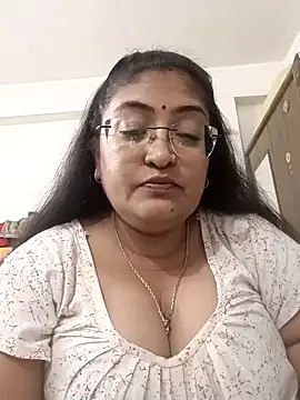 Snapshot of LAVERNIYA_ chatting on October 14, 2025, 12:39 pm LAVERNIYA  online show from October 14, 2025, 12:39 pm