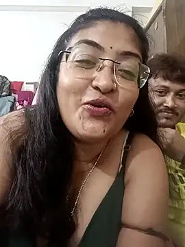 Snapshot of LAVERNIYA_ chatting on October 10, 2025, 10:49 am LAVERNIYA  online show from October 10, 2025, 10:49 am