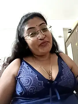 Snapshot of LAVERNIYA_ chatting on September 13, 2025, 7:25 pm LAVERNIYA  online show from September 13, 2025, 7:25 pm