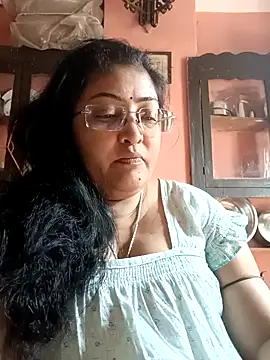Snapshot of LAVERNIYA_ chatting on February 14, 2025, 5:30 am LAVERNIYA  online show from February 14, 2025, 5:30 am