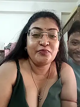 Snapshot of LAVERNIYA_ chatting on September 25, 2025, 5:46 am LAVERNIYA  online show from September 25, 2025, 5:46 am