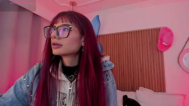 Snapshot of sophiecherry_ chatting on November 4, 2025, 9:40 pm sophiecherry online show from November 4, 2025, 9:40 pm