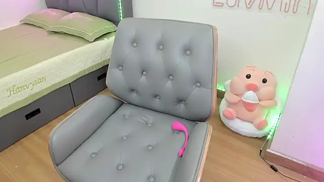 Snapshot of Zem-Fortunately chatting on April 13, 2026, 3:10 am Zem-Fortunately online show from April 13, 2026, 3:10 am