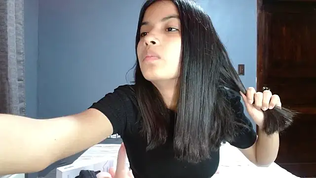 Snapshot of LiaOrtiz69 chatting on December 5, 2024, 12:58 am LiaOrtiz69 online show from December 5, 2024, 12:58 am