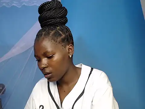 TrishaKalid online show from October 31, 2025, 12:57 pm