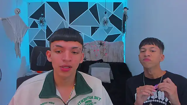 Snapshot of Juan_Nd_Steven chatting on October 24, 2025, 4:00 am Juan Nd Steven online show from October 24, 2025, 4:00 am