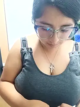  Angelinaandrade  online show from September 26, 2025, 1:12 am