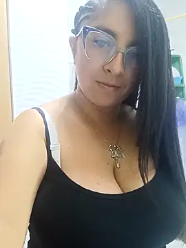 Snapshot of _Angelinaandrade_ chatting on December 23, 2025, 12:11 am Angelinaandrade online show from December 23, 2025, 12:11 am