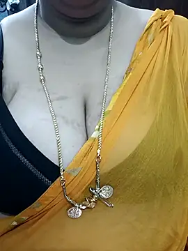 Snapshot of ashikaa_r chatting on December 3, 2025, 1:10 pm ashikaa r online show from December 3, 2025, 1:10 pm