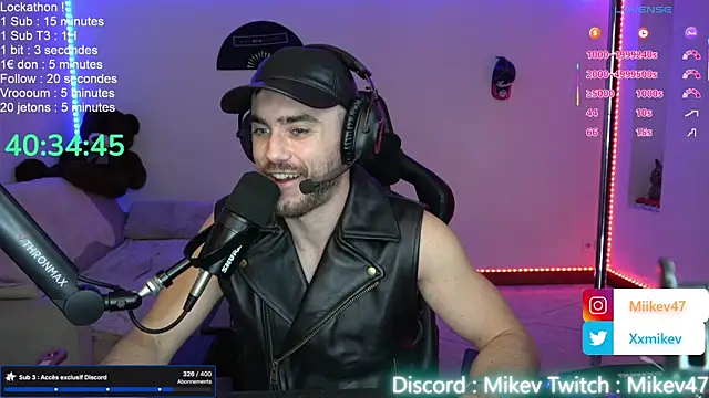 Snapshot of Mikev chatting on October 9, 2025, 6:08 pm Mikev online show from October 9, 2025, 6:08 pm