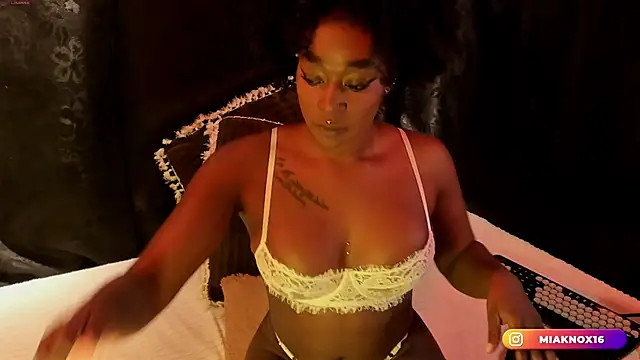 MiaKnox online show from February 19, 2026, 12:07 am