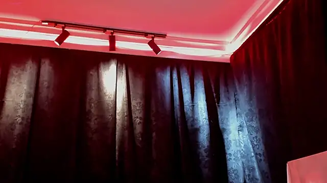 MiaKnox online show from April 8, 2026, 12:12 am