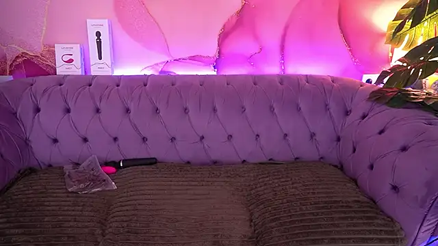 Snapshot of PamelaXX_ chatting on December 2, 2025, 9:05 pm PamelaXX online show from December 2, 2025, 9:05 pm