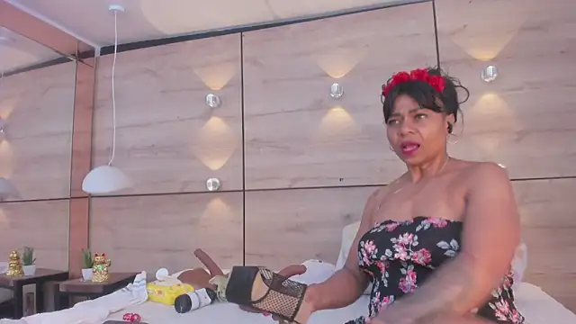 Snapshot of martina_touss chatting on November 29, 2025, 1:44 pm martina touss online show from November 29, 2025, 1:44 pm