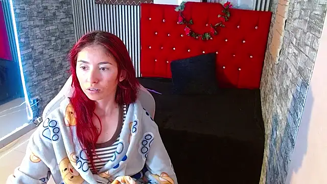 mildre303av online show from December 4, 2025, 9:47 pm