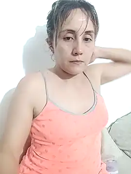 Snapshot of Isabel23zr chatting on January 21, 2025, 2:43 am Isabel23zr online show from January 21, 2025, 2:43 am