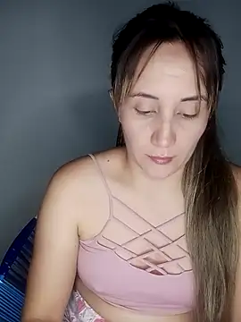 Snapshot of Isabel23zr chatting on March 8, 2025, 3:28 am Isabel23zr online show from March 8, 2025, 3:28 am