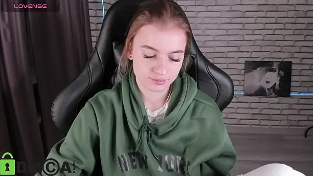 Snapshot of Stacey_Brown chatting on December 21, 2025, 1:19 am Stacey Brown online show from December 21, 2025, 1:19 am