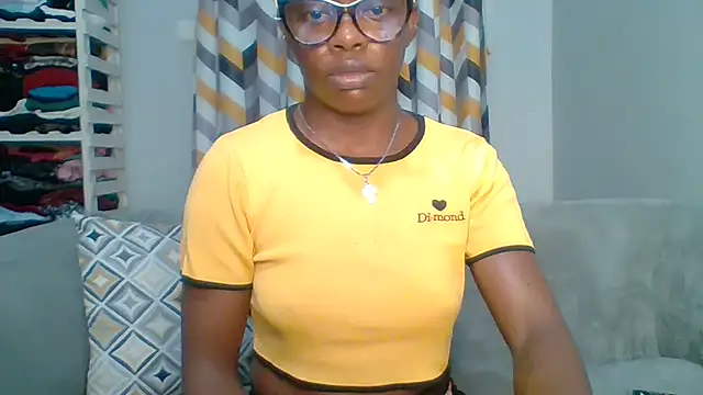 Petite 254 online show from February 10, 2026, 1:15 am