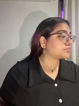 KathyGonzalez online show from November 11, 2025, 11:05 am