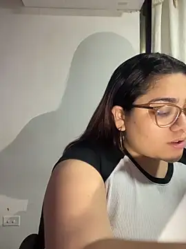 KathyGonzalez online show from November 24, 2025, 10:48 am