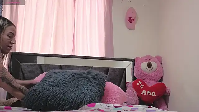 Snapshot of Hotsamantamature chatting on November 5, 2025, 9:07 pm Hotsamantamature online show from November 5, 2025, 9:07 pm