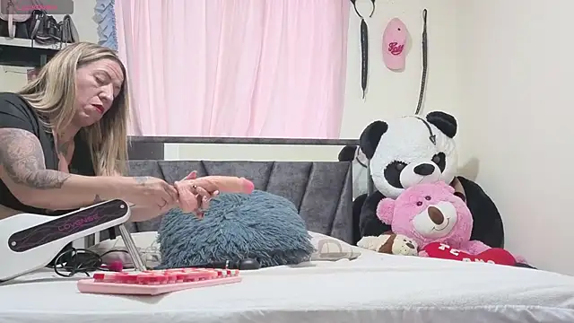 Snapshot of Hotsamantamature chatting on October 22, 2025, 9:57 pm Hotsamantamature online show from October 22, 2025, 9:57 pm