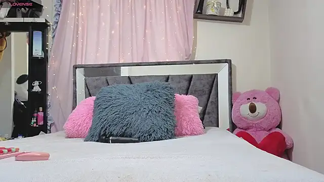 Hotsamantamature online show from January 6, 2026, 10:03 pm