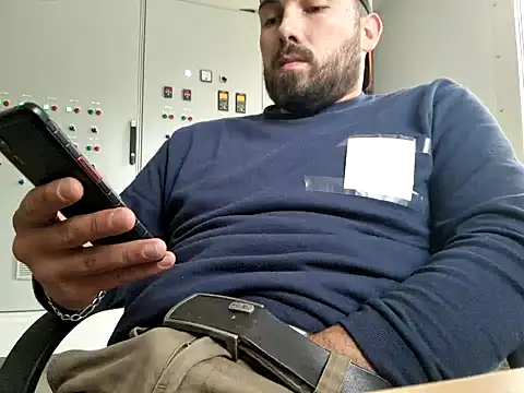 Leonormaldick online show from November 12, 2025, 11:14 am