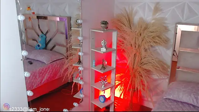 Jonesliam23 online show from November 30, 2025, 7:14 pm