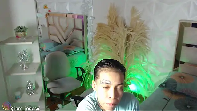 Jonesliam23 online show from January 5, 2026, 7:39 pm