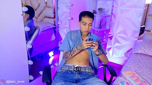 Jonesliam23 online show from May 31, 2026, 8:42 pm