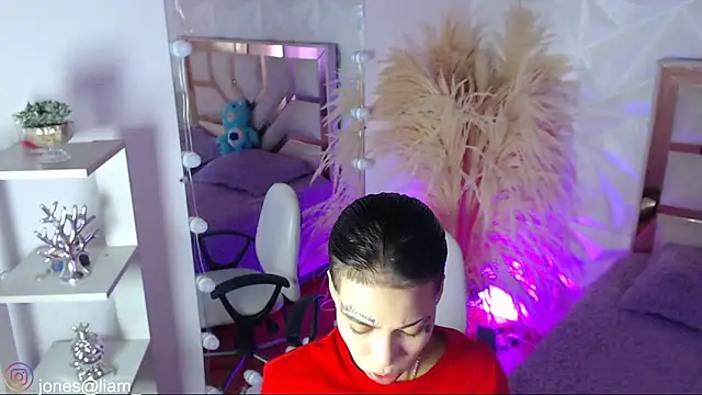 Jonesliam23 online show from February 5, 2026, 7:21 pm