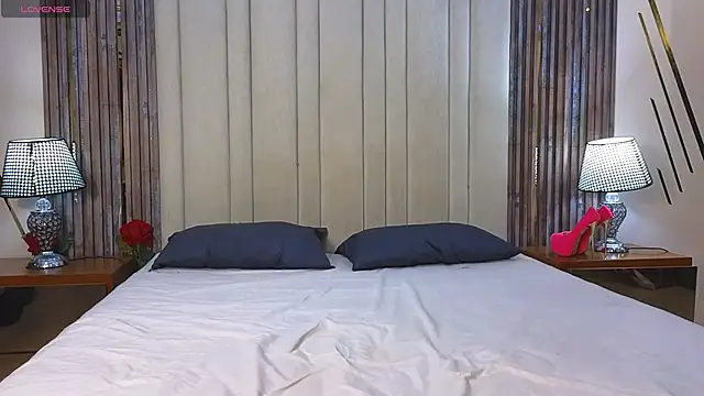 adaraSmiith online show from December 15, 2025, 12:33 pm