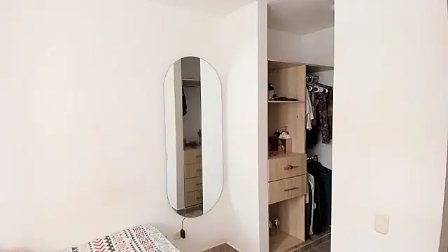 rose scottt online show from February 25, 2026, 6:19 pm