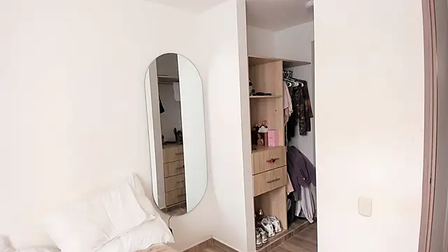 rose scottt online show from March 6, 2026, 4:57 pm